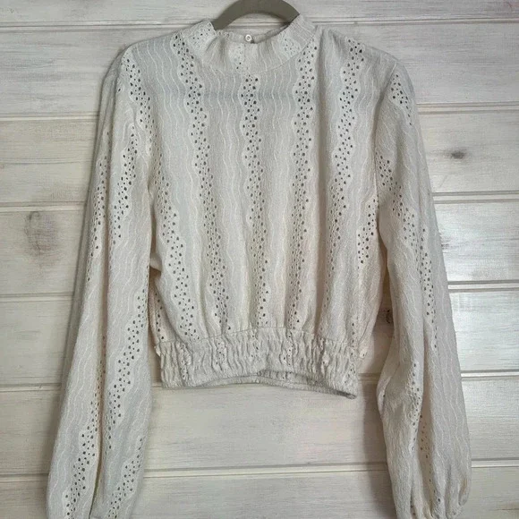 Zara Eyelet lace Ivory Long Sleeve Top Super Soft, shoulder pads Size Large - Picture 1 of 8